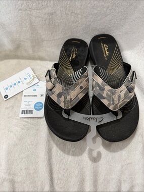 Clarks Women’s Black Sandals with Beige Camo Straps Cloudsteppers Camouflage
